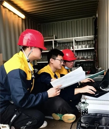 △2022年，長(zhǎng)征十一號(hào)運(yùn)載火箭在我國(guó)黃海以“一箭五星”方式成功發(fā)射。哈爾濱工程大學(xué)船海結(jié)構(gòu)物安全與舒適性團(tuán)隊(duì)為發(fā)射船進(jìn)行結(jié)構(gòu)動(dòng)態(tài)監(jiān)測(cè)。