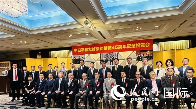 到場(chǎng)嘉賓合影留念。人民網(wǎng) 蔣曉辰攝