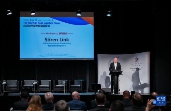 9月21日，在德國杜伊斯堡，杜伊斯堡市市長澤倫·林克出席2023新絲路物流論壇并致辭。新華社記者 張帆 攝