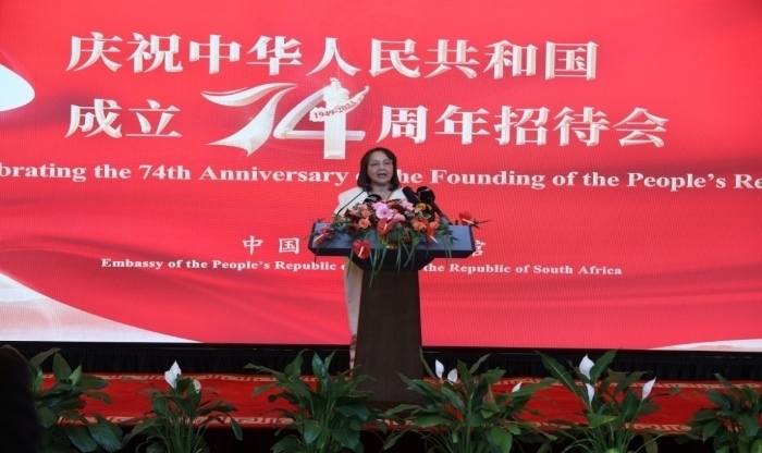 德利萊代表南政府向中國政府和人民致以誠摯祝賀。中國駐南非使館供圖