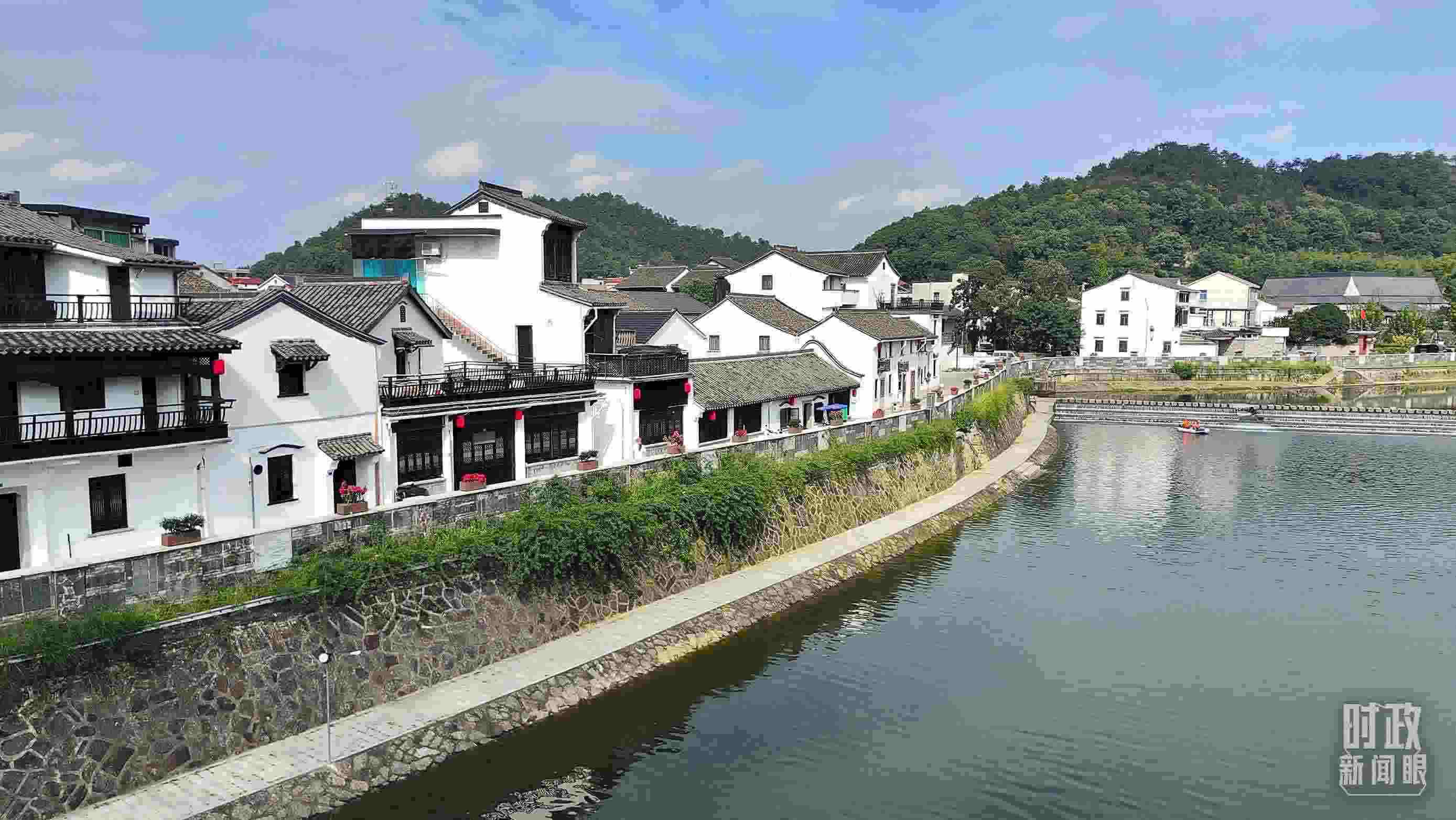 △“楓橋經(jīng)驗(yàn)”發(fā)源地諸暨市楓橋鎮(zhèn)。（總臺央視記者楊立峰拍攝）