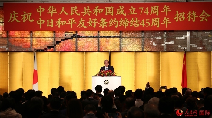 日本前首相福田康夫發(fā)表致辭。人民網 許可攝