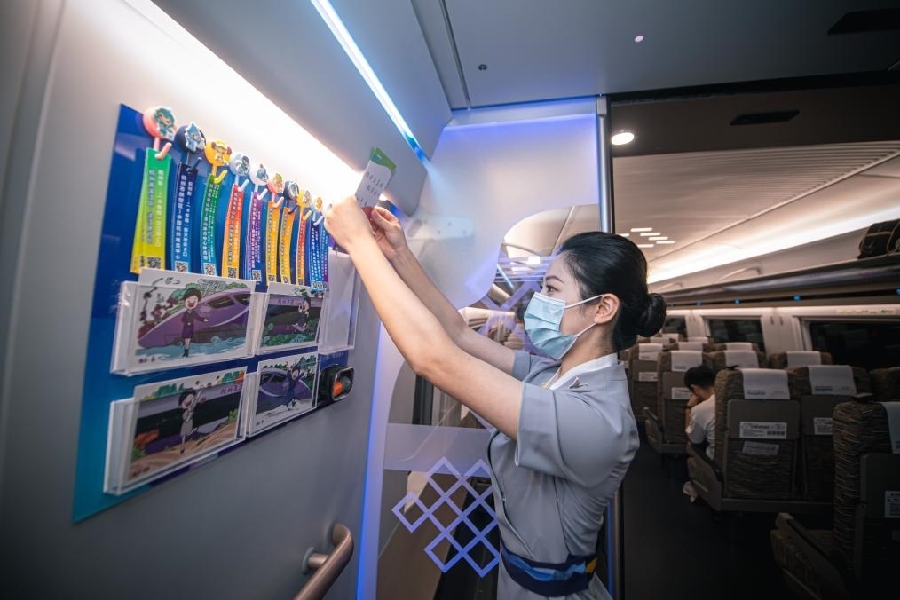 2023年9月16日，復(fù)興號亞運智能動車組列車正式載客運營。新華社記者 江漢 攝