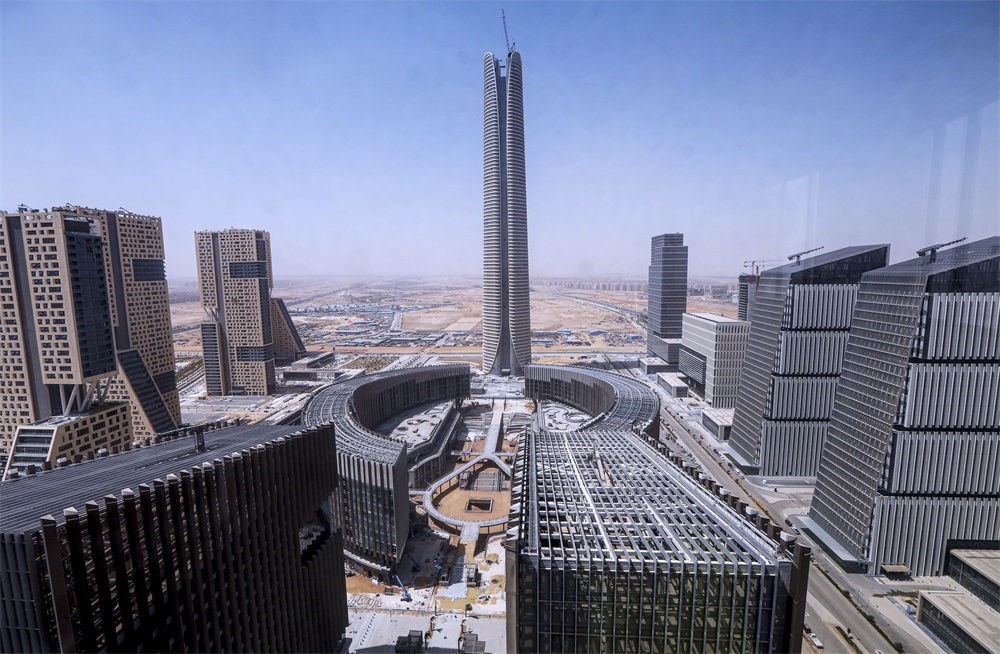 這是在埃及開羅以東拍攝的建設(shè)中的新行政首都中央商務區(qū)（9月11日攝）。新華社發(fā)（艾哈邁德·戈馬攝）