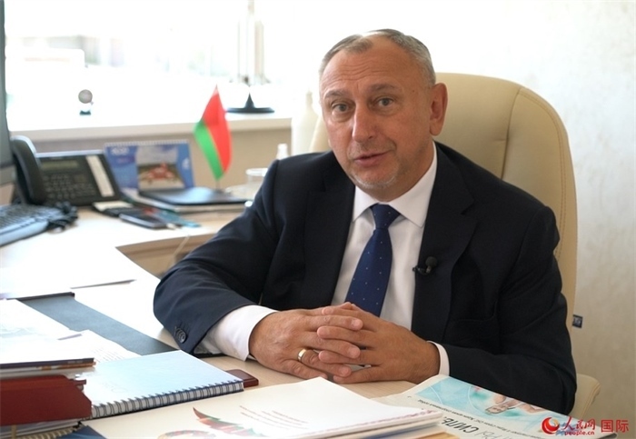 中白工業(yè)園管委會(huì)主任亞歷山大·亞羅申科接受人民網(wǎng)記者采訪。人民網(wǎng) 皇甫萬(wàn)里攝