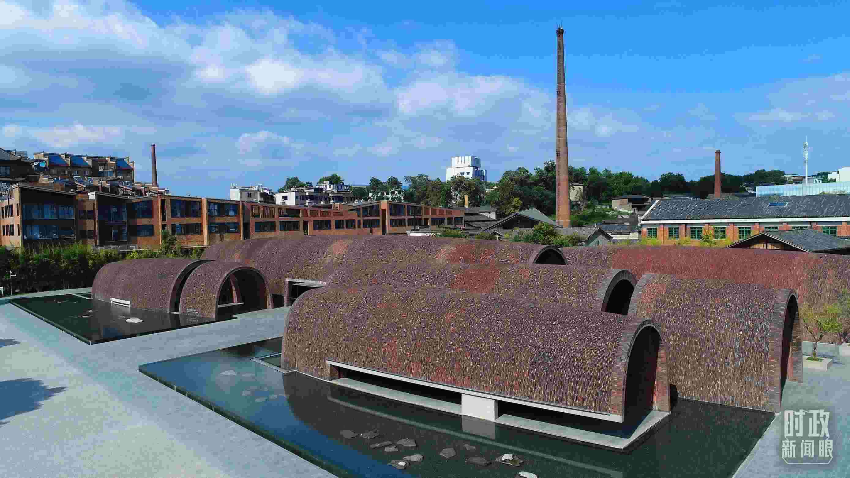 △街區(qū)內(nèi)的博物館，借鑒了景德鎮(zhèn)清代獨創(chuàng)的蛋形柴窯構(gòu)造特點。（總臺央視記者范凱拍攝）