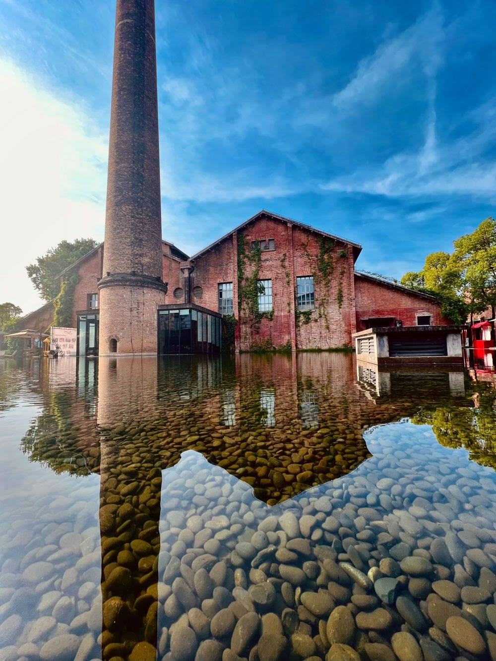 ↑景德鎮(zhèn)陶溪川文創(chuàng)街區(qū)一景（2023年5月15日攝）。