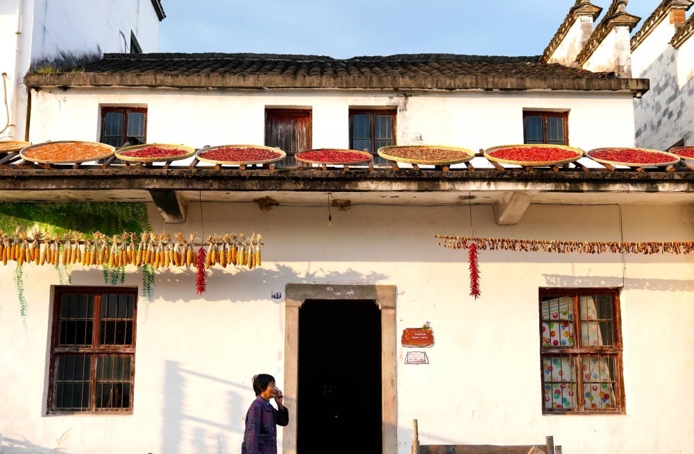 婺源縣王村石門自然村一角（2023年10月11日攝）。