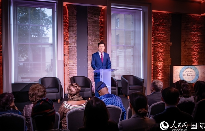 中國駐英國使館臨時代辦楊曉光致辭。人民網(wǎng) 郭錦標(biāo)攝