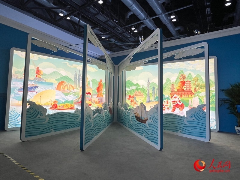新聞中心媒體公共工作區(qū)兩側矗立著打開的“書畫”。人民網(wǎng)記者 杜燕飛攝