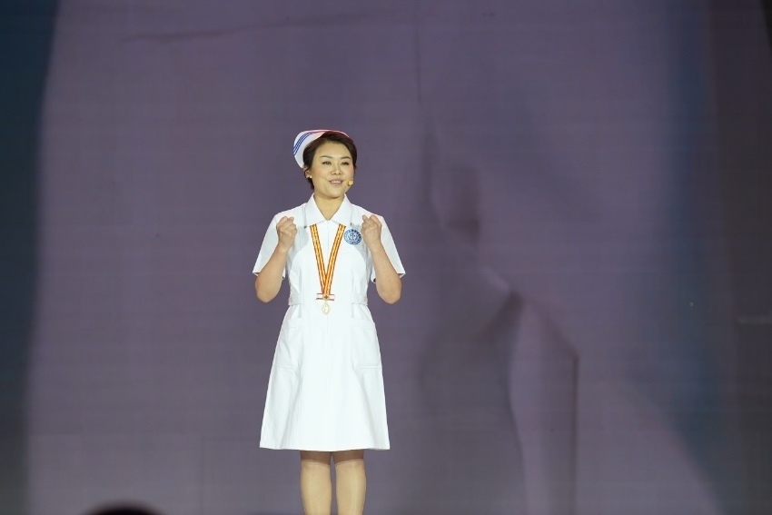 第49屆南丁格爾獎(jiǎng)獲得者、四川大學(xué)華西醫(yī)院護(hù)理部主任蔣艷