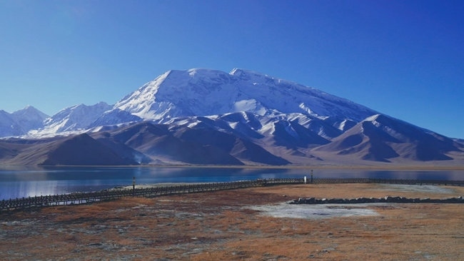 喀拉庫勒湖。中國鐵路烏魯木齊局集團有限公司供圖