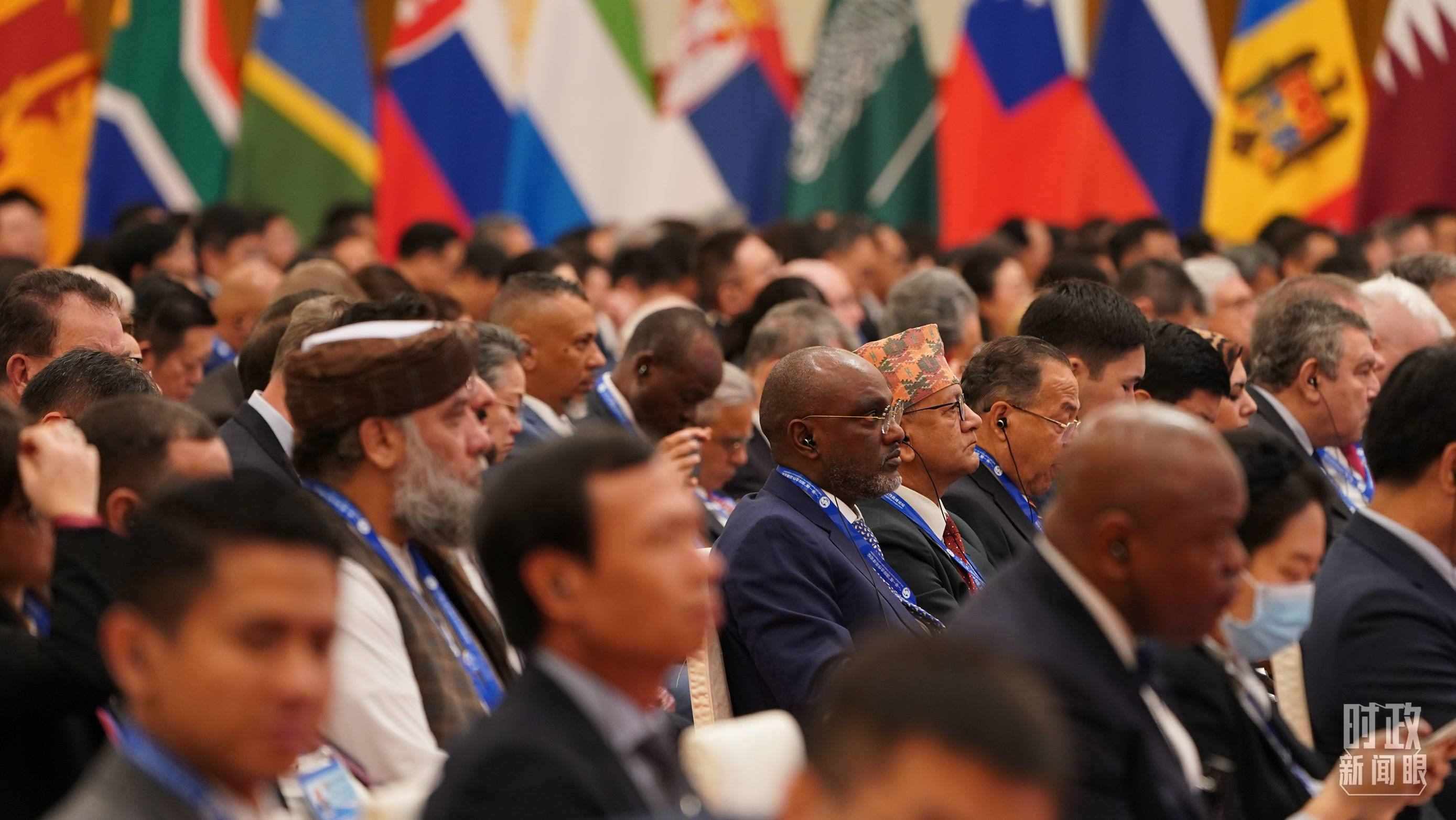 △開幕式現(xiàn)場(chǎng)的與會(huì)嘉賓。（總臺(tái)國(guó)廣記者李晉拍攝）