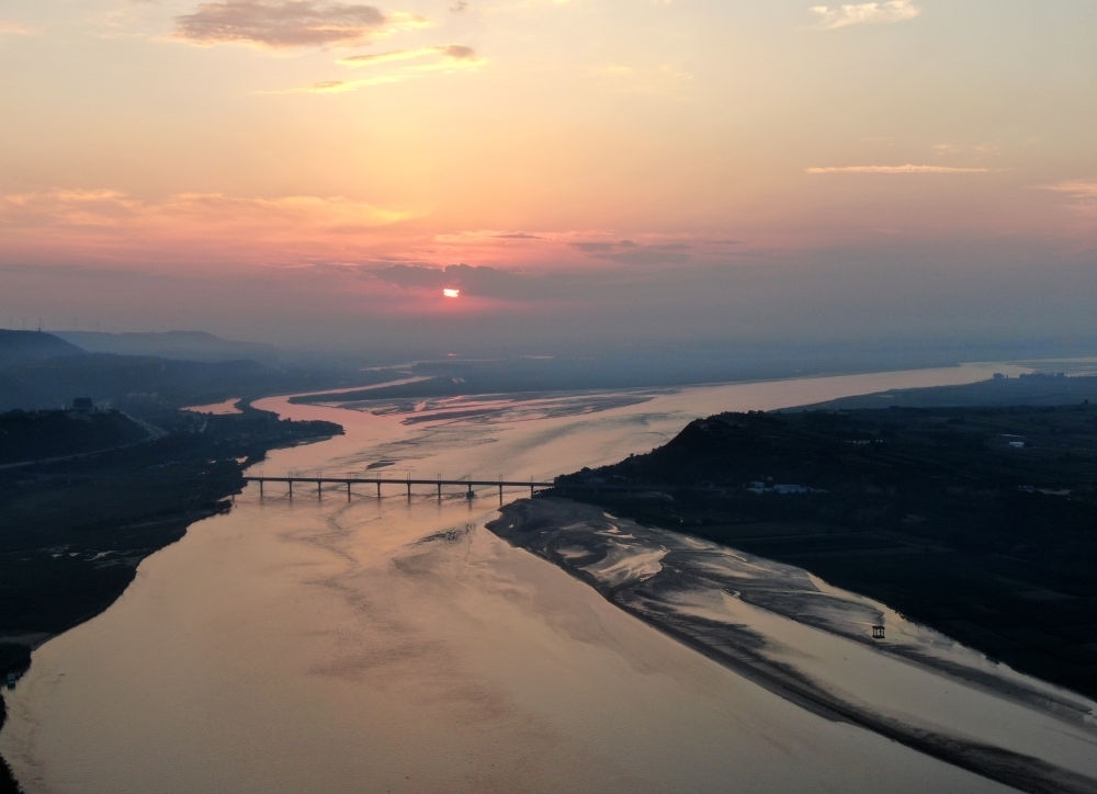  豫陜交界附近拍攝的黃河景色（2020年9月7日攝，無人機照片）。新華社記者 郝源 攝