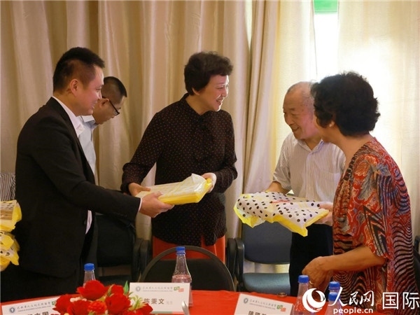 當(dāng)?shù)貢r(shí)間10月23日，國(guó)務(wù)院僑務(wù)辦公室主任陳旭在巴西華人文化交流協(xié)會(huì)會(huì)館出席里約僑界舉辦的重陽(yáng)節(jié)敬老聯(lián)歡活動(dòng)。人民網(wǎng)記者 陳海琪攝