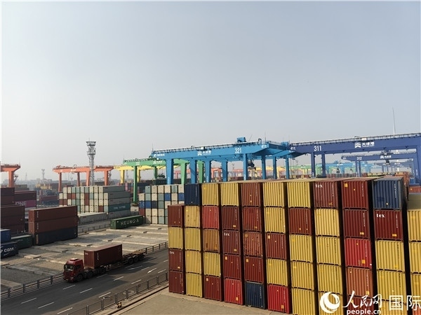 天津港北疆港區(qū)C段智能化集裝箱碼頭。人民網(wǎng)記者 符園園攝
