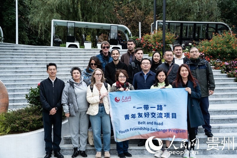 合影留念。人民網(wǎng) 陽(yáng)茜攝