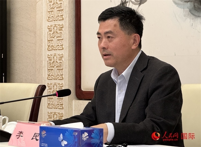 10月31日，歐美同學(xué)會(huì)秘書長(zhǎng)李民在第五屆中法文化論壇媒體吹風(fēng)會(huì)上講話。（人民網(wǎng) 謝瑩攝）