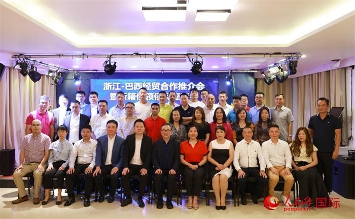 與會嘉賓合影。人民網(wǎng)記者 陳海琪攝