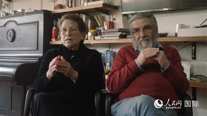 艾麗西亞·奧夫雷貢（左）和馬里奧·帕佐斯接受人民網(wǎng)專訪。人民網(wǎng)記者 張若涵攝