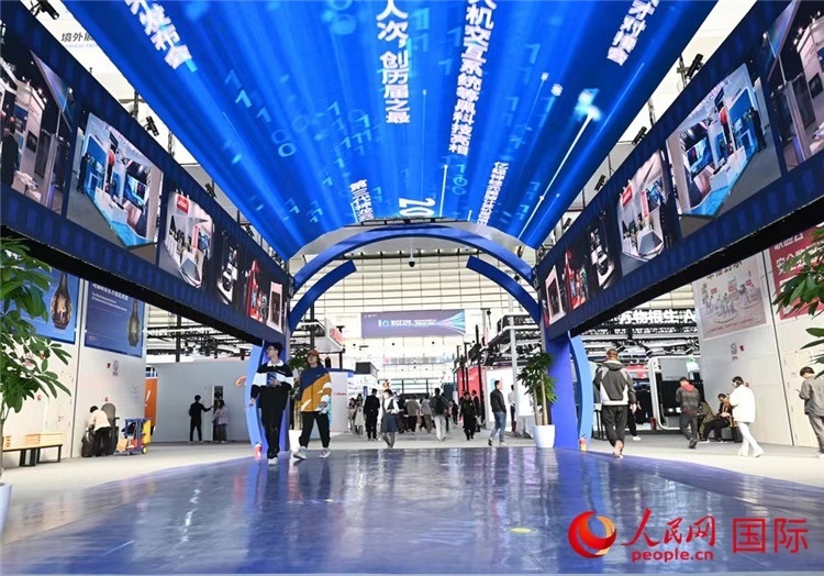 11月7日上午，2023年世界互聯(lián)網(wǎng)大會(huì)“互聯(lián)網(wǎng)之光”博覽會(huì)在浙江烏鎮(zhèn)開(kāi)幕。人民網(wǎng)記者 葉賓得攝