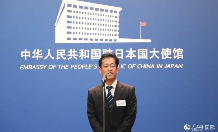 導(dǎo)師代表、東京大學(xué)教授內(nèi)山真伸發(fā)表致辭。人民網(wǎng) 許可攝