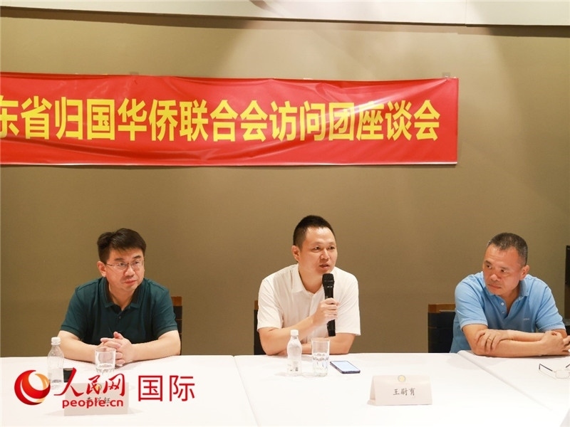 中國駐里約總領(lǐng)館副總領(lǐng)事王尉育（中）在座談會上致辭。人民網(wǎng)記者 陳海琪攝