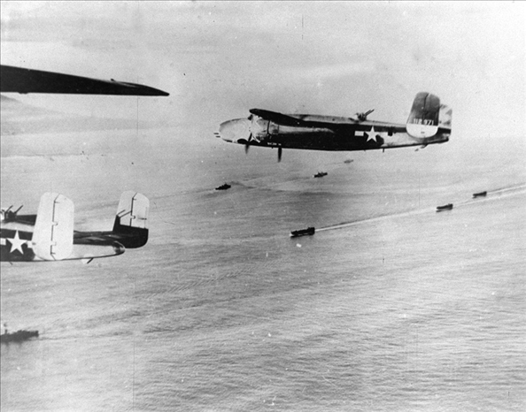 1942年4月18日，美國航空母艦甲板上B－25解放式轟炸機起飛轟炸東京工業(yè)區(qū)域，此為日本首次受盟軍之進攻。