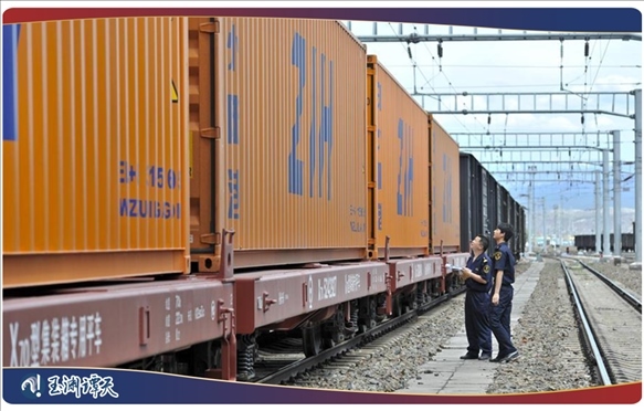 ｜｜新疆阿拉山口，中歐班列從這里經過