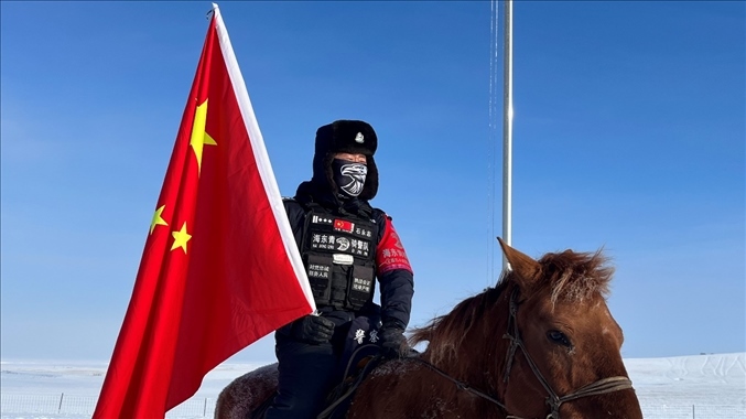 呼倫貝爾陳巴爾虎旗公安局副局長石永志。人民網(wǎng)記者 張敏穎攝