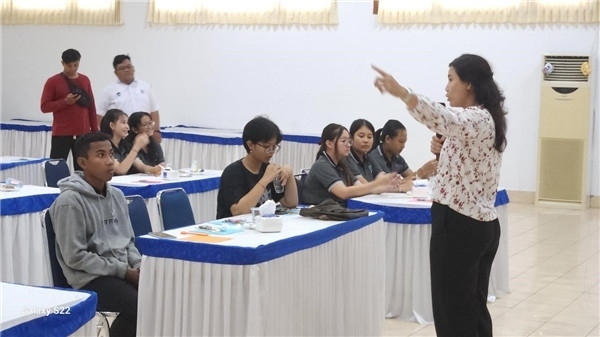 巴陵康孔子學(xué)院外方院長普拉巴介紹孔子學(xué)院情況。主辦方供圖