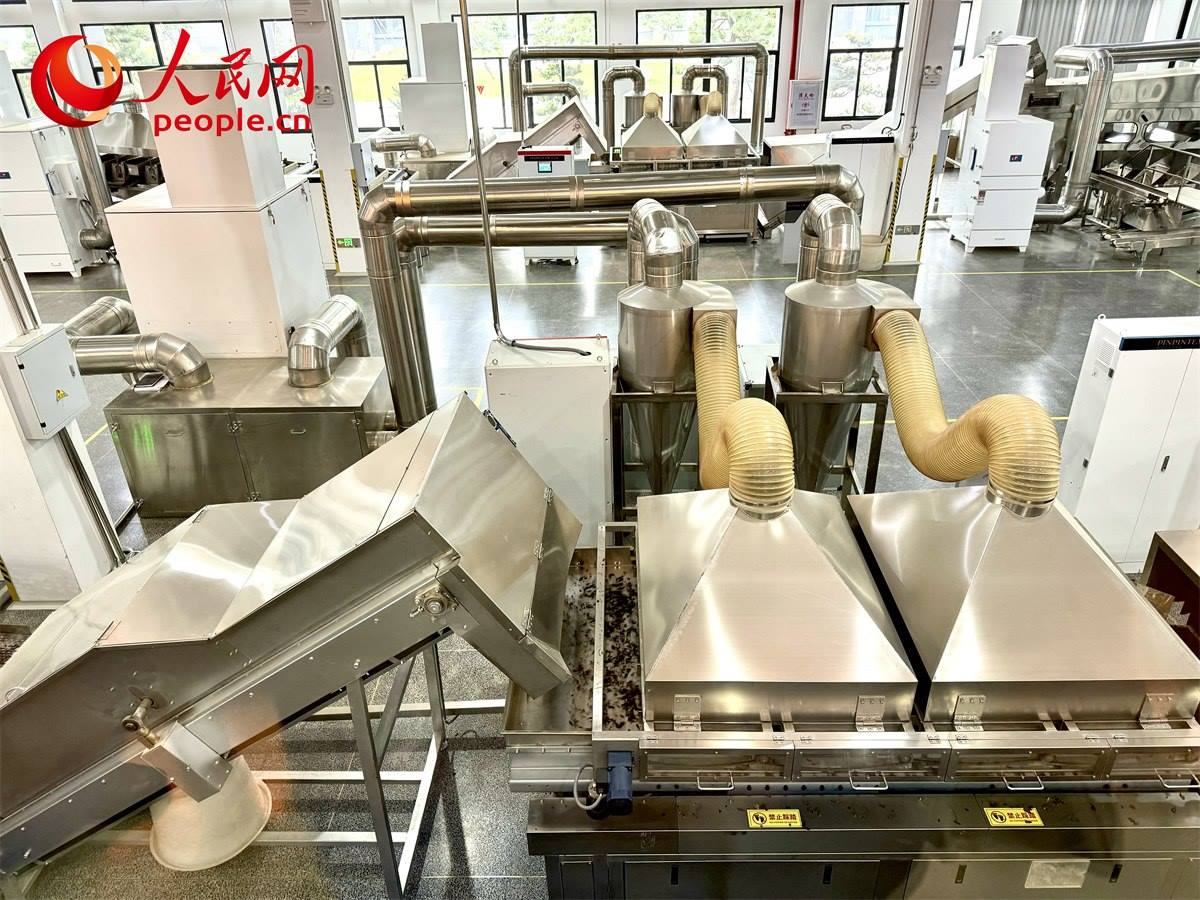 品品香白茶精制自動化生產(chǎn)廠房。人民網(wǎng)記者 劉微攝