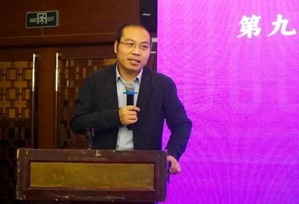 清華大學(xué)社會(huì)科學(xué)學(xué)院副院長(zhǎng)、政治學(xué)系長(zhǎng)聘教授孟天廣在研討會(huì)上總結(jié)發(fā)言。主辦方供圖