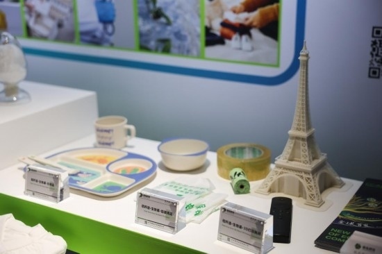 這是第二屆全球數(shù)字貿(mào)易博覽會的絲路電商館的主題展臺（11月24日攝）。新華社記者徐昱 攝