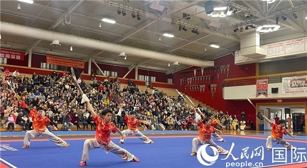 中國(guó)武術(shù)隊(duì)員表演現(xiàn)場(chǎng)。人民網(wǎng)記者 鄧圩攝