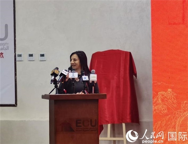埃及中國大學副董事長索娜塔致辭。人民網記者 沈小曉攝