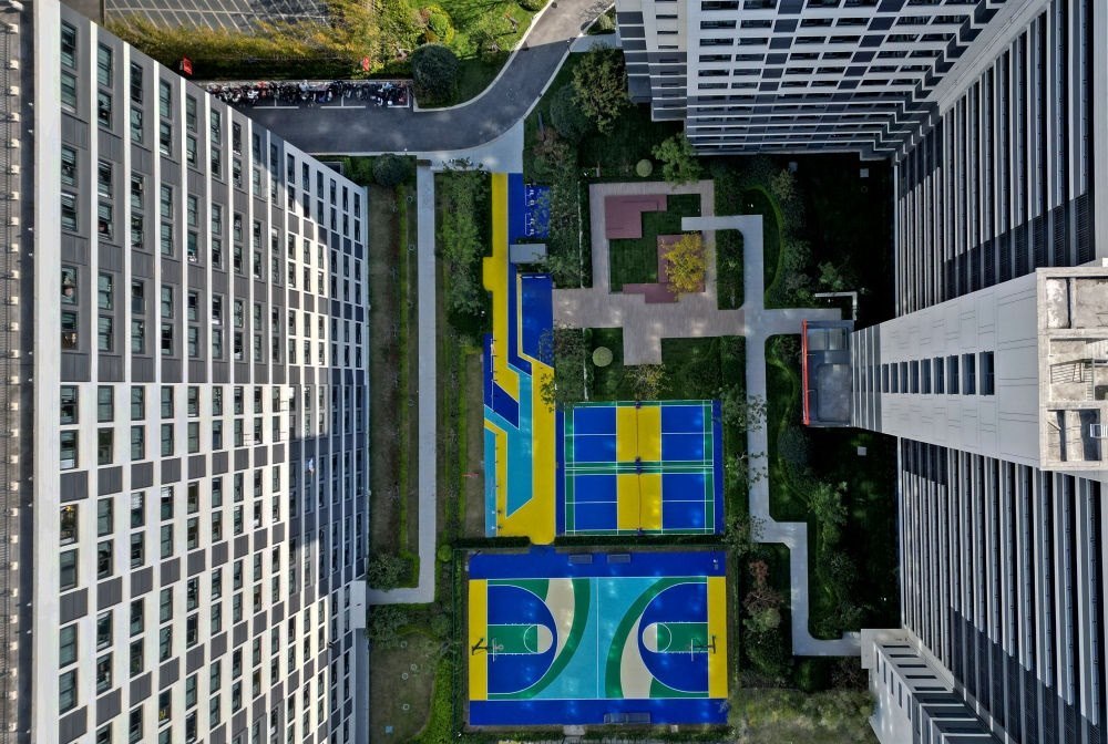 社區(qū)內(nèi)的運(yùn)動(dòng)場(chǎng)地設(shè)施（無人機(jī)照片）。