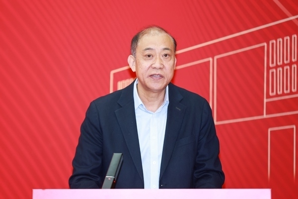 《教育踐悟錄》作者、中央財經(jīng)大學黨委書記何秀超。受訪者供圖