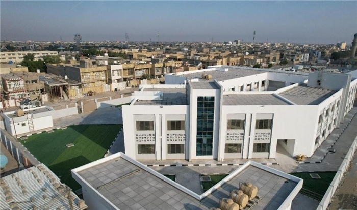 已經(jīng)完工的伊拉克瓦西特省第20號(hào)學(xué)校。該學(xué)校為合院式全功能建筑，包括教學(xué)樓，圖書(shū)室，實(shí)驗(yàn)室，保衛(wèi)室等。 趙沖攝