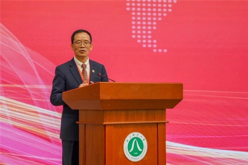 國(guó)務(wù)院學(xué)位委員會(huì)區(qū)域國(guó)別學(xué)學(xué)科評(píng)議組秘書(shū)長(zhǎng)、浙江師范大學(xué)非洲研究院（非洲區(qū)域國(guó)別學(xué)院）院長(zhǎng)劉鴻武致辭。主辦方供圖