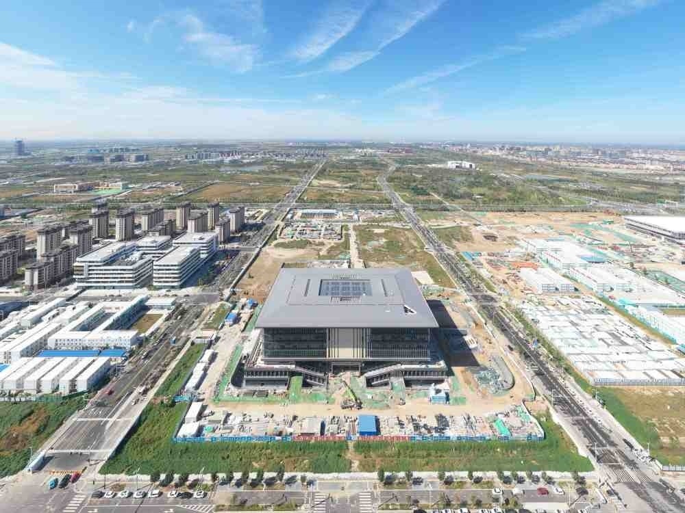 這是雄安新區(qū)大學(xué)園圖書館（2023年10月1日攝，無人機照片）。新華社記者 朱旭東 攝