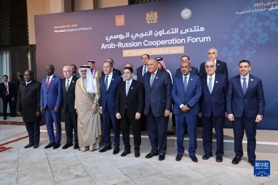 12月20日，與會代表在摩洛哥南部城市馬拉喀什舉行的第六屆阿拉伯-俄羅斯合作論壇上合影。新華社記者霍晶攝