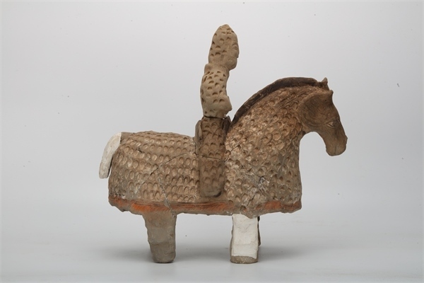 陶鎧甲騎馬俑。國家文物局供圖