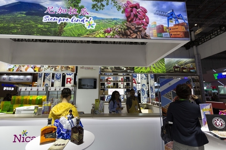 2023年11月6日在第六屆進(jìn)博會(huì)國(guó)家展拍攝的尼加拉瓜展臺(tái)。