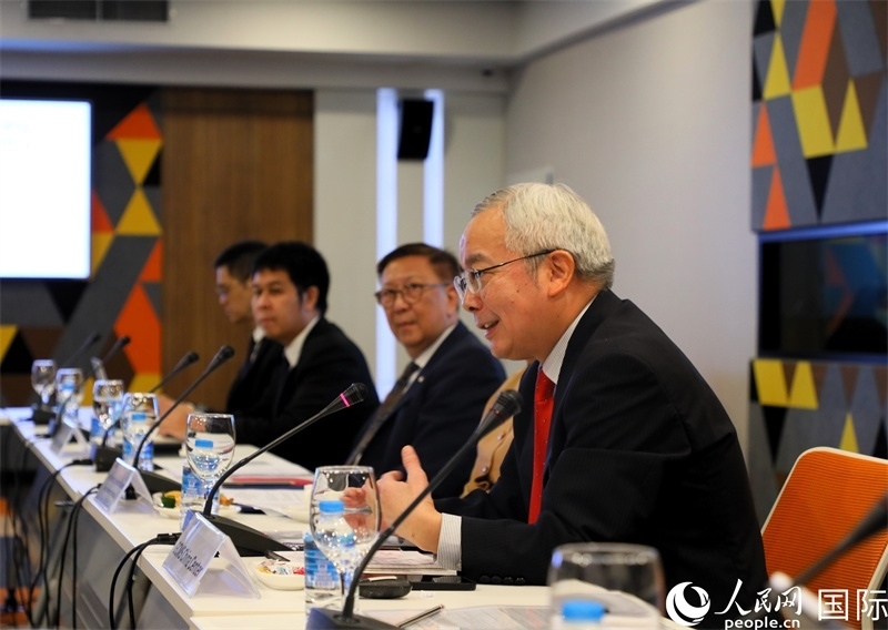 中國(guó)國(guó)際問(wèn)題研究院副院長(zhǎng)榮鷹致開幕辭。人民網(wǎng)記者 白元琪攝