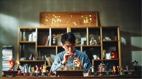 郎佳子彧通過短視頻直播，讓更多人關(guān)注并喜歡捏面人。受訪者供圖