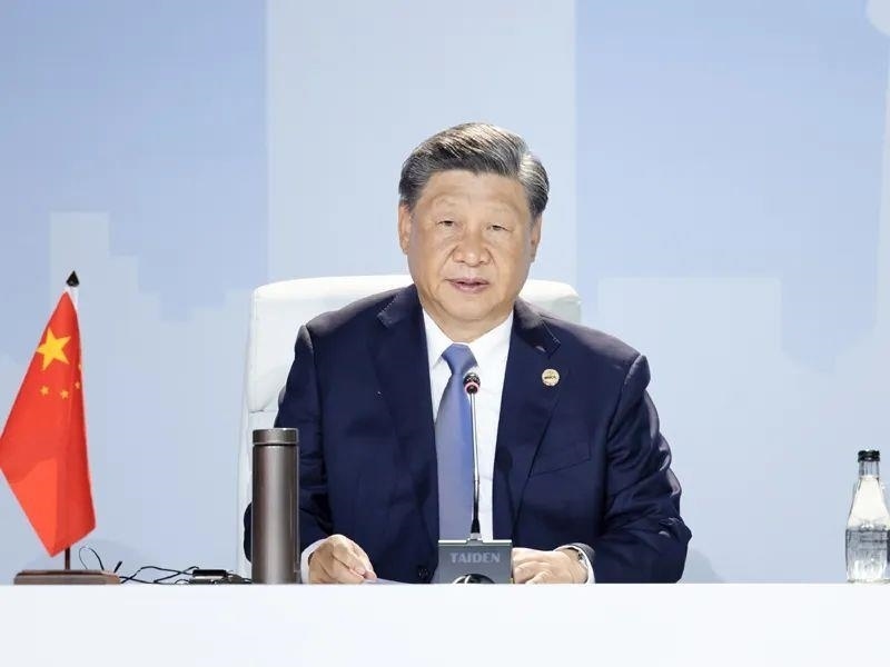 當(dāng)?shù)貢r(shí)間8月24日，習(xí)近平主席在南非約翰內(nèi)斯堡出席金磚國(guó)家領(lǐng)導(dǎo)人第十五次會(huì)晤特別記者會(huì)。