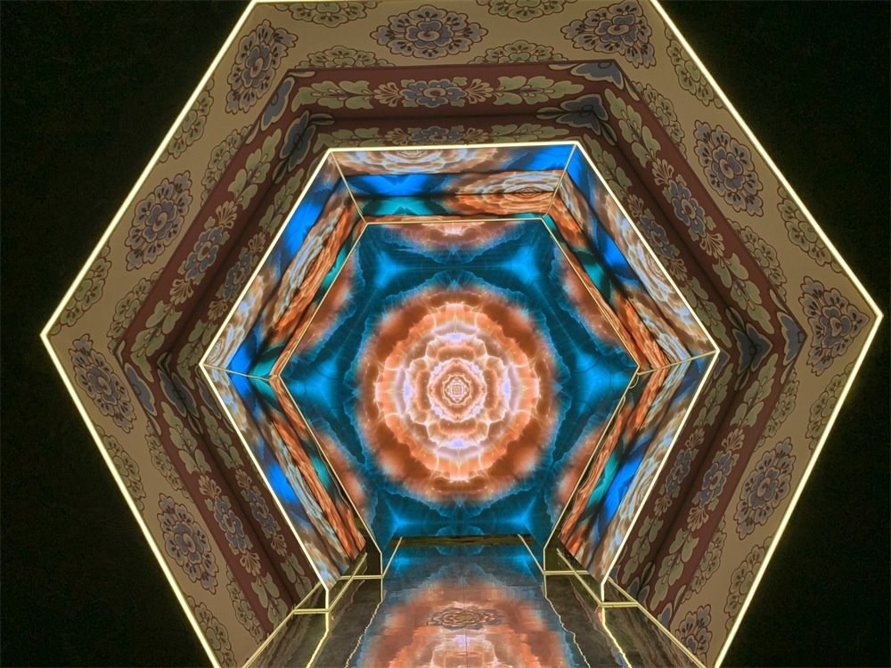 中國(guó)國(guó)家博物館“華彩萬象——石窟藝術(shù)沉浸體驗(yàn)”現(xiàn)場(chǎng)。人民網(wǎng)記者 韋衍行攝