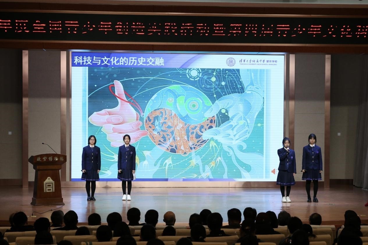 學(xué)生展示作品。主辦方供圖