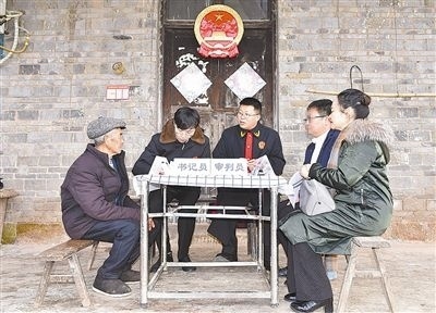  圖②：調(diào)解現(xiàn)場(chǎng)。